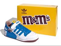 Mars y Adidas Originals dan color a la zapatilla Forum 84