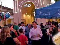 La Feria de Albacete reparte 5.000 Miguelitos de la Roda y homenajea a su creador