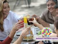 Las bebidas refrescantes ganan peso en el tiempo libre de los españoles