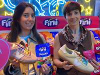 Fini y Victoria se unen y lanzan unas zapatillas en edición limitada