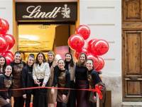 Lindt renueva su boutique en Valencia e inaugura el primer Chocolate Bar de la ciudad