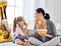 Frit Ravich se alía con<i> </i>Cacaolat para lanzar el nuevo sabor de Top Corn