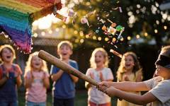Superbelén convierte la piñata en el centro de las celebraciones