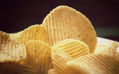 ¿Cuándo se empezó a consumir patatas fritas de bolsa?