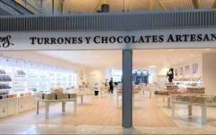 Córner propio de Torrons Vicens en los aeropuertos españoles
