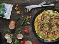 Aperitivos Medina, un aliado en la cocina: Receta de Tortilla abierta de queso Cabrales, pera y nueces