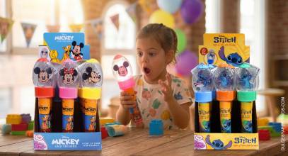 Migueláñez ilumina el lineal con las figuras luminosas y proyectores de Mickey y Stitch
