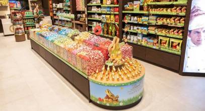 Lindt renueva su boutique en Valencia e inaugura el primer Chocolate Bar de la ciudad