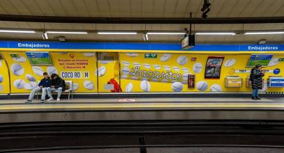 Lacasitos customiza el metro de Madrid para presentar su nuevo escape room