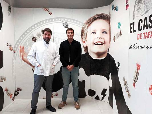 El alcalde de Tafalla visita la fábrica de El Caserío