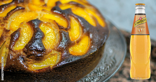 Un toque refrescante en la repostería: Receta de bizcocho de naranja Schweppes
