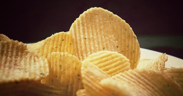 ¿Cuándo se empezó a consumir patatas fritas de bolsa?