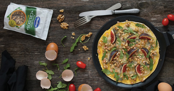 Aperitivos Medina, un aliado en la cocina: Receta de Tortilla abierta de queso Cabrales, pera y nueces