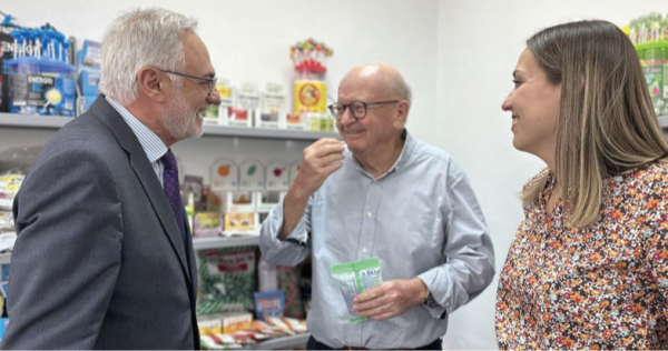 El alcalde de Torre Pacheco visita Caramelos Cerdán