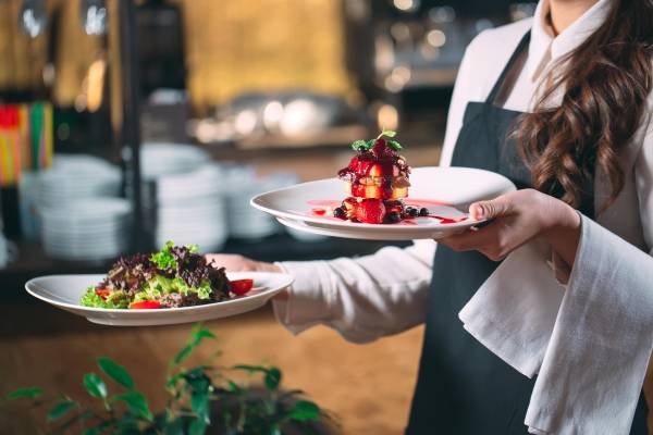 Los cierres de restaurantes y bares caen un 3,1% en 2024