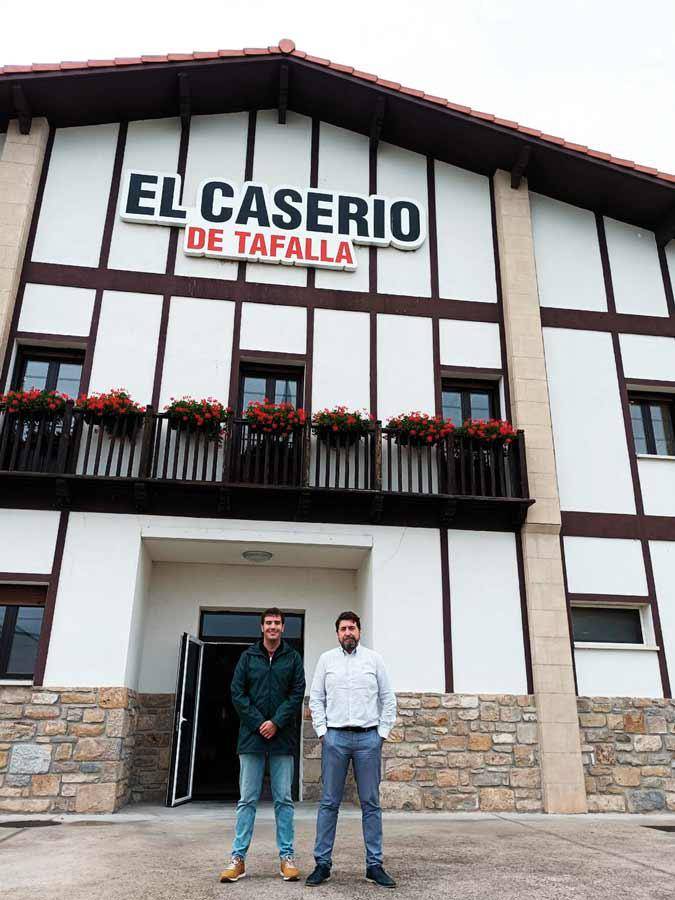 El alcalde de Tafalla visita la fábrica de El Caserío