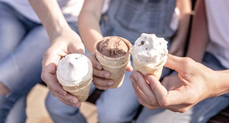Los españoles prefieren los helados de heladería frente a los preparados, según YouGov