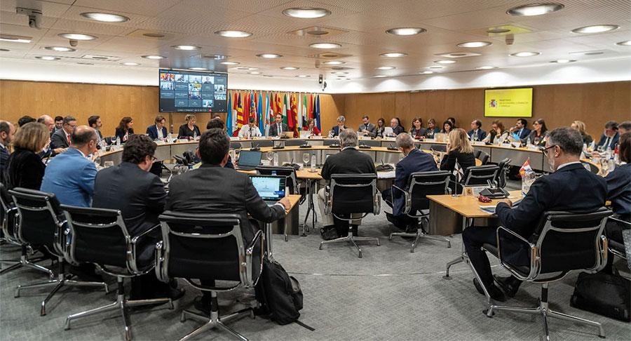 Se aprueba un plan para eliminar trabas burocráticas a las empresas