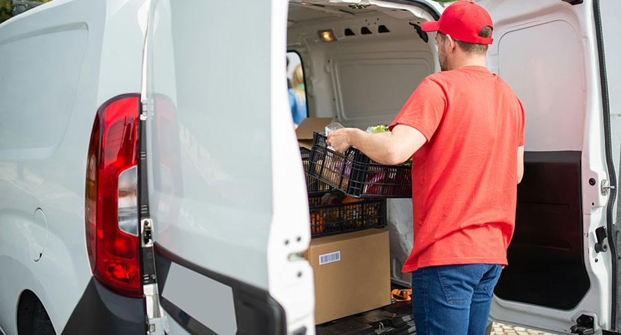 Casi la mitad de los españoles utiliza la entrega a domicilio para hacer la compra